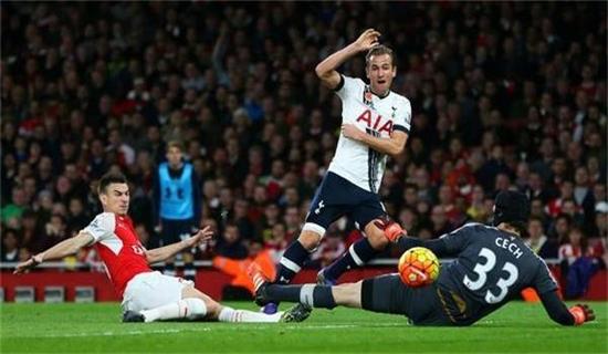 这使得他在 这使得他在